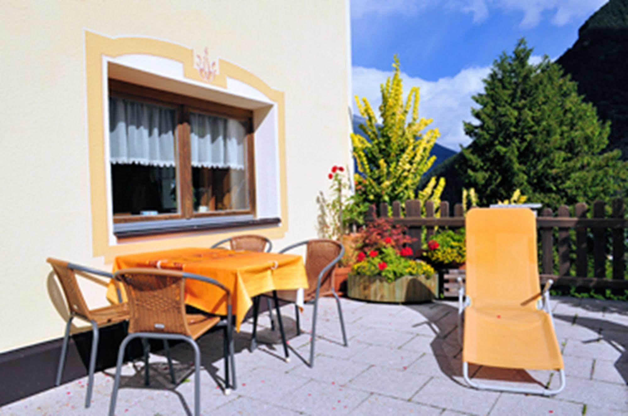 Gästehaus Hackl Sautens Exteriör bild